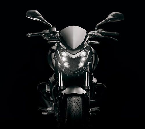 Dominar 400 2025 — hero placeholder 2