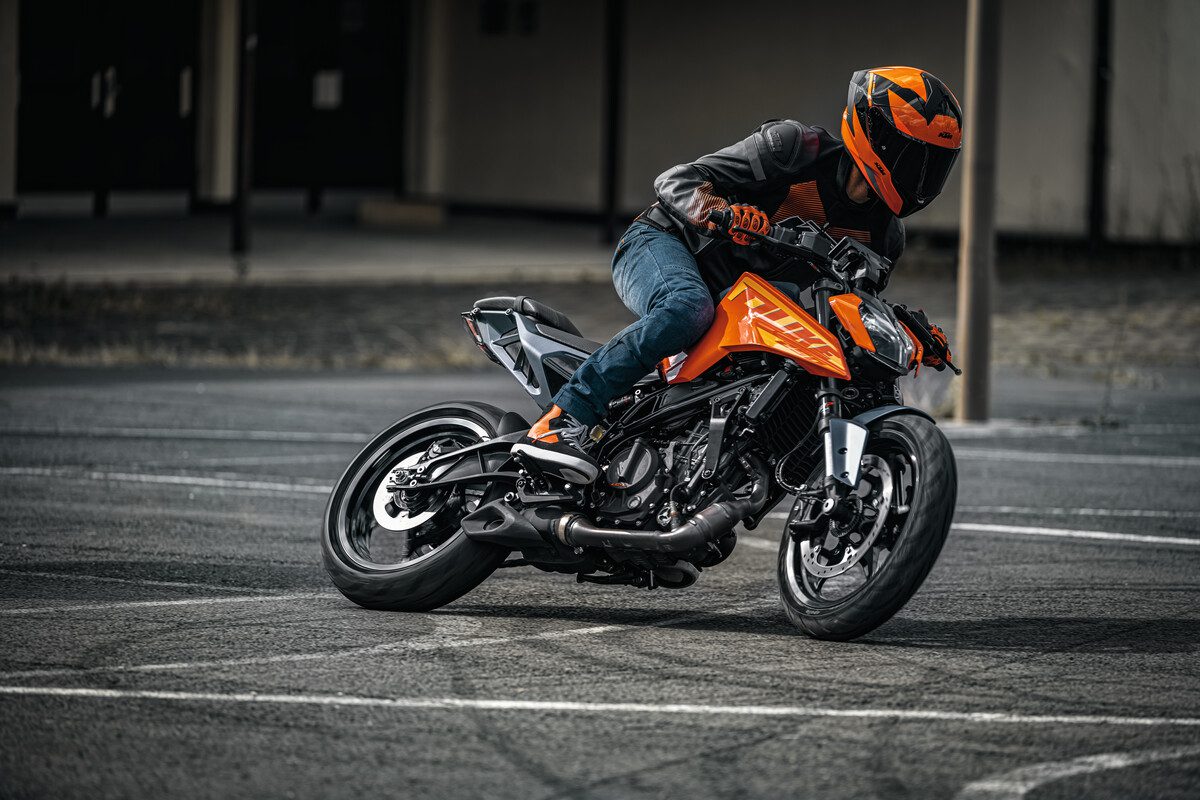 KTM 250 Duke — Action 2