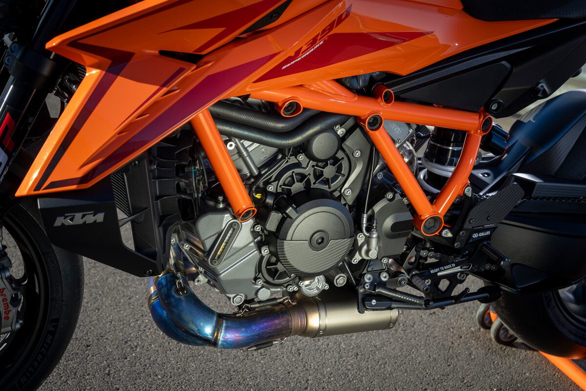 KTM 1390 Super Duke R — Engine