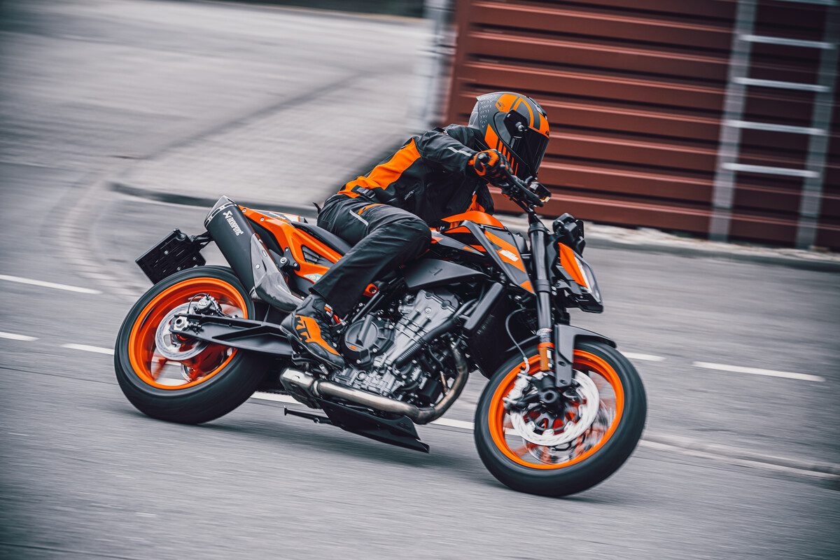 Hero - KTM 890 Duke R